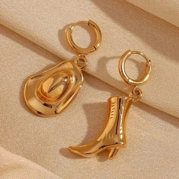 *NEW* 18K Gold Plated Stainless Steel Earrings -  Cowboy Hat & Boot - Picture 2 of 8